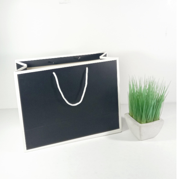 

Paperbag BW Series Uk. 32,5 x 25 x 14 cm