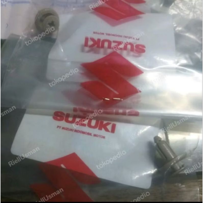 klip kancing console box mobil ertiga