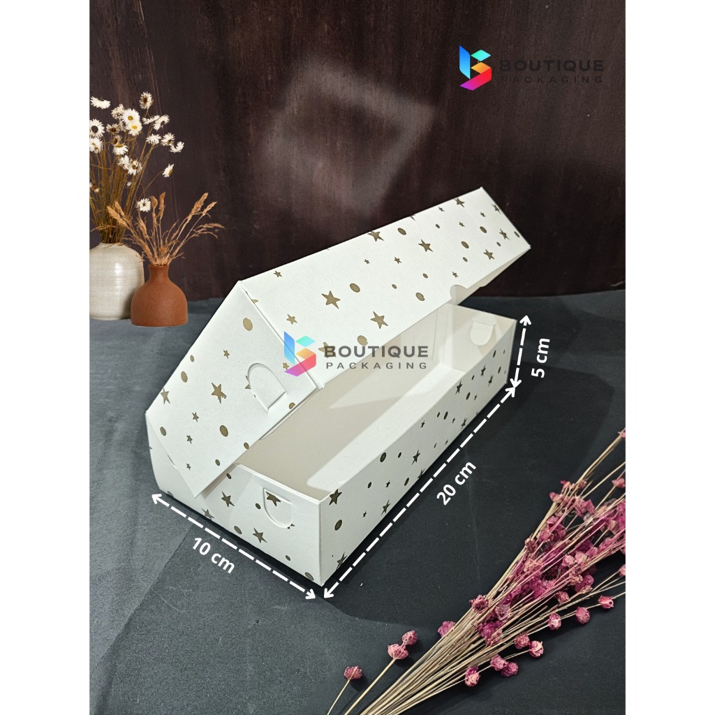 

Fuji Box Dus kotak Kue Ivory Motif Polkadot Bintang emas 20 cm x 10 cm x 5 cm Putih Ivory Premium Jendela ( 10 pcs )