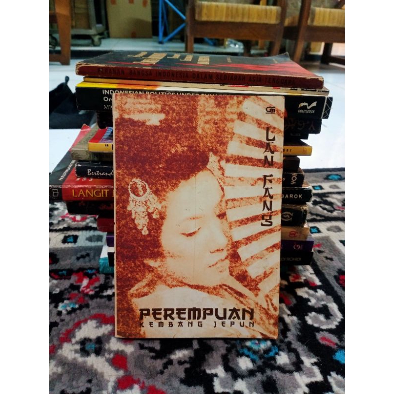 Perempuan kembang Jepun