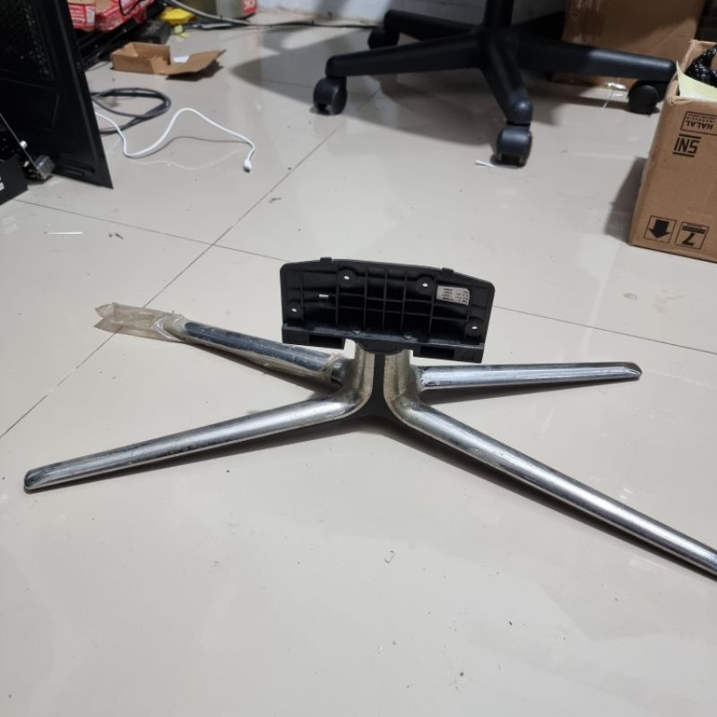 Kaki TV LCD Samsung 43 inch cabutan dari tv Tv Samsung 32 inch tipe UA32ES6220M original kokoh