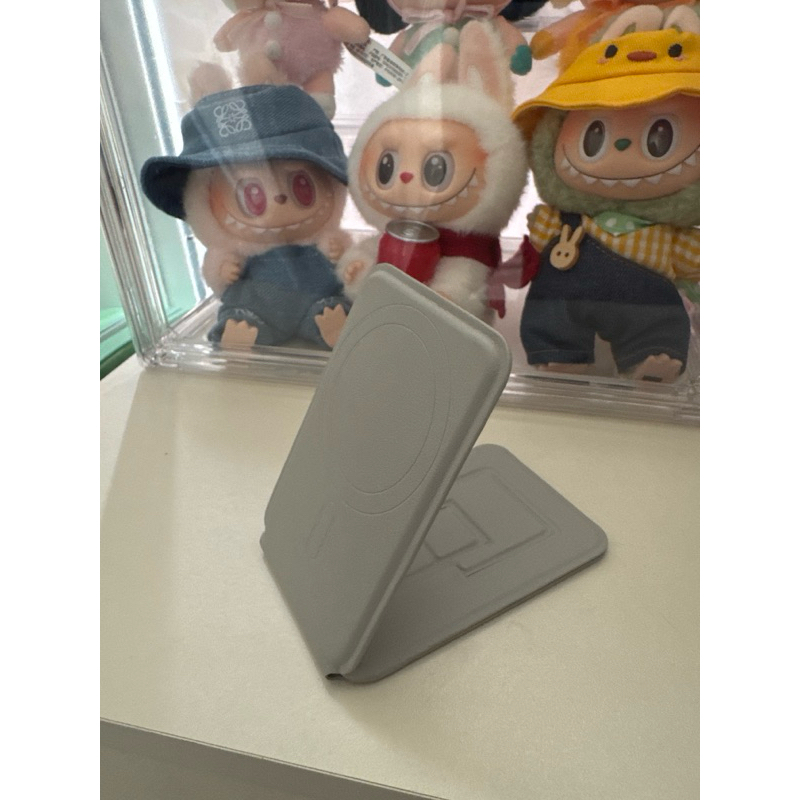 Kiip stand holder iphone magsafe
