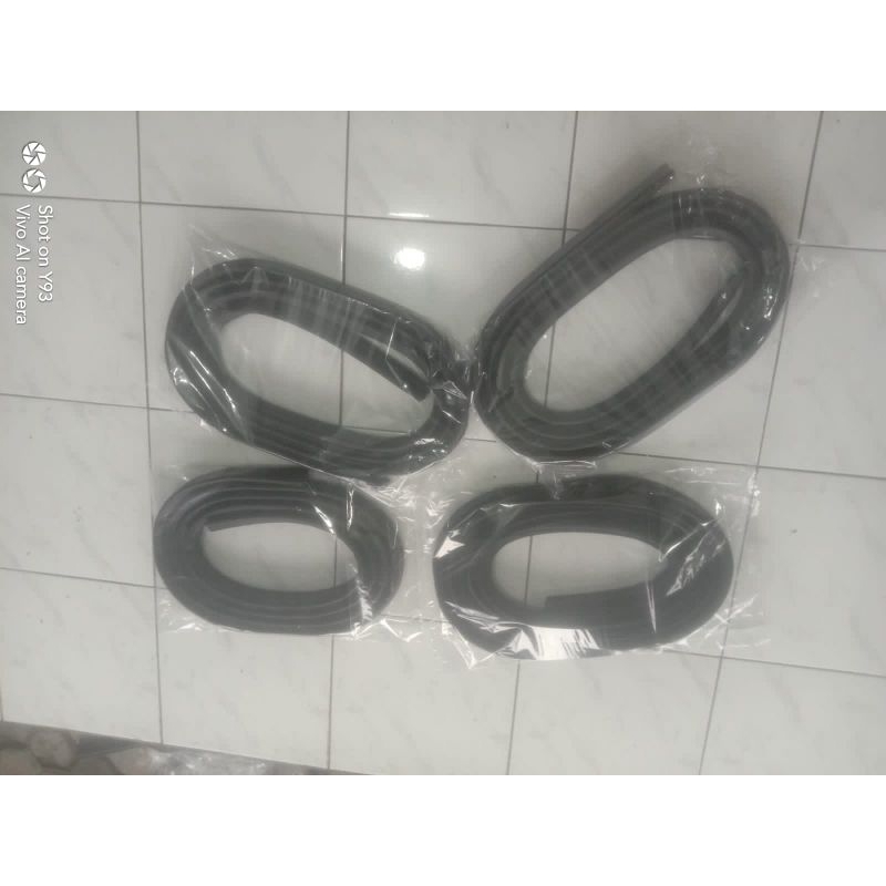 karet balon body pintu mobil Toyota Yaris