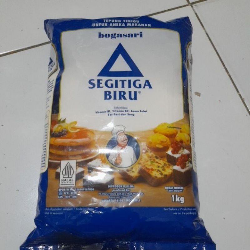 

Tepung terigu segitiga biru premium 1 kg