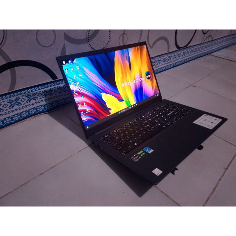 Asus RTX 3050 OLED Ryzen 9 Ram 16Gb SSD 512 normal lancar