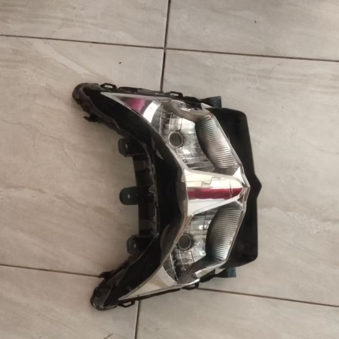 reflektor lampu depan Vario125  kzr tanpa mika original Honda bekas