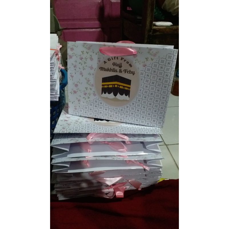 

Paper bag custom ukuran _ custom desain _ kado_ suvenir