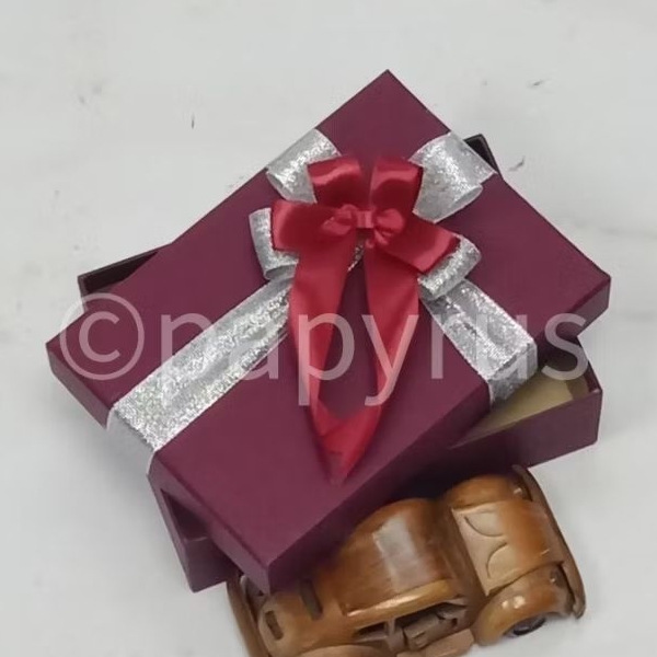 

PAPYRUS 12,5x17,5 Tinggi 5cm Kotak Kado Gift Box V1