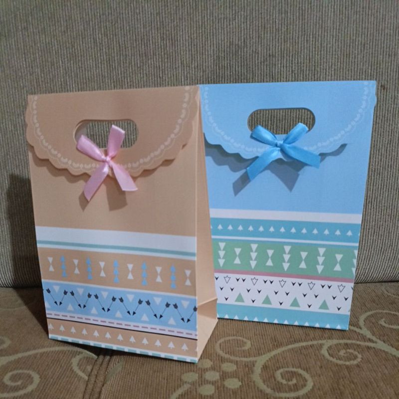 

(Size M) Tas kado tebal glossy / Goodie bag premium
