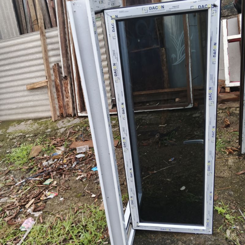 satu set jendela alumunium 3in ukuran  panjang 120 lebar 50 Peking fri kayu