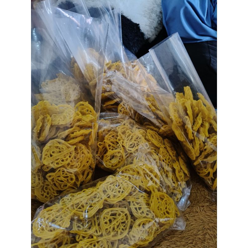 

Kerupuk mie kuning gurih lezat mentah