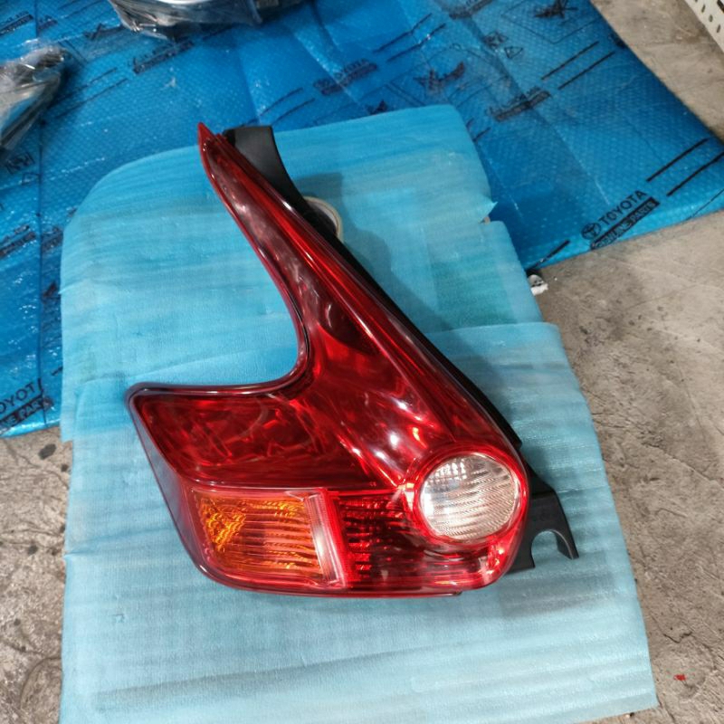 Stoplamp Lampu Belakang Nissan juke 2011 2012 2013 original kiri