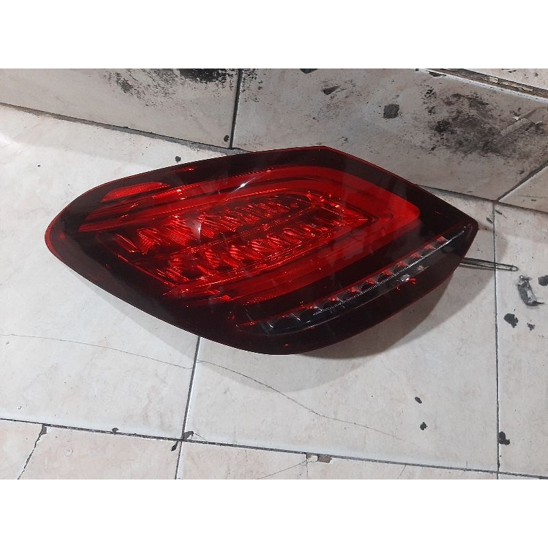 Stoplamp Lmapu belakang Mercy C200 W205 2019