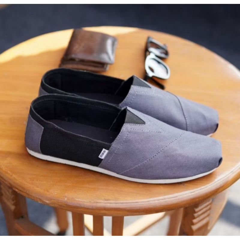 WAKAI/SEPATU PRIA WAKAI/SEPATU SLIP ON