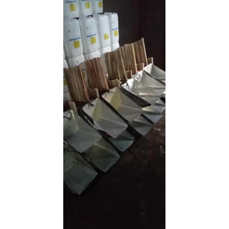 Cikrak sampah/ Serok sampah/ Pengki sampah seng gagang kayu