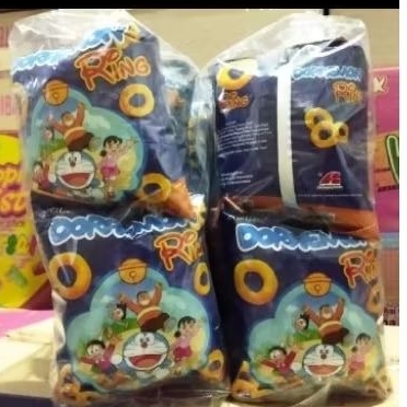 1 dus Chiki berhadiah Mainan Doraemon ring dan bantal isi 40 pcs