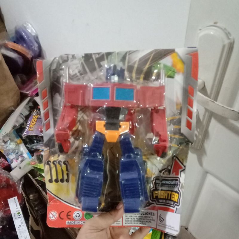 promo mainan Mobil yang bisa berubah jadi robot