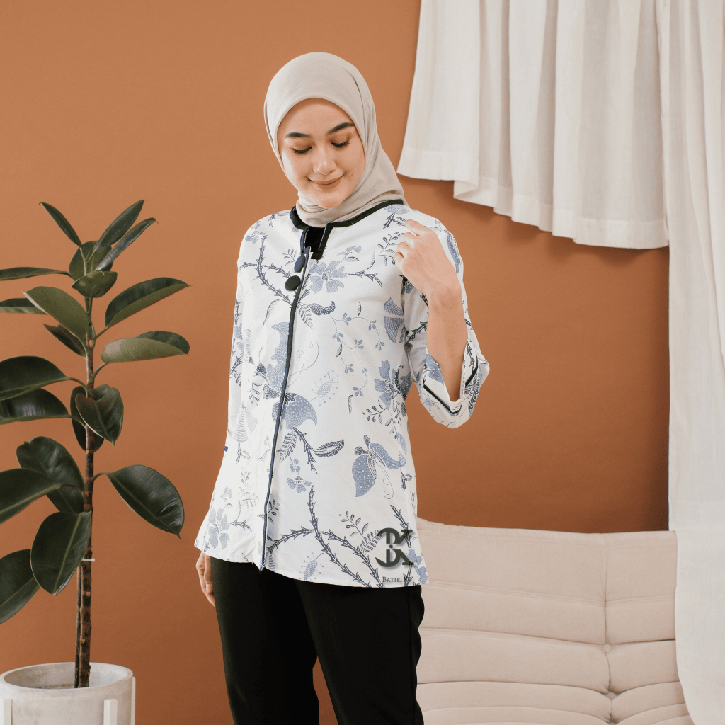 Batik Wanita Modern Kerja Lengan Panjang Kancing Depan Atasan Blouse Batik Jumbo Ld 120 Terbaru 2025