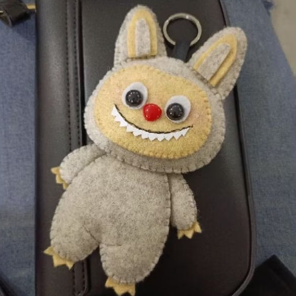 Boneka Labubu Flanel / Gantungan tas labubu /gantungan kunci labubu