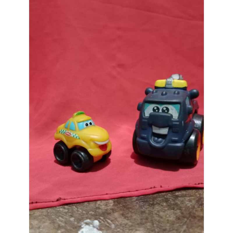 Hasbro Tonka Chuck and Friend  Tow Car dan Taxi