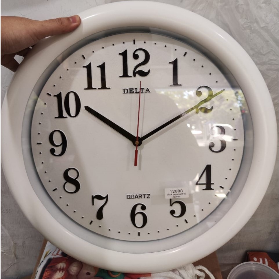 jam dinding delta / jam dinding jumbo / jam dinding putih / jam dinding makassar