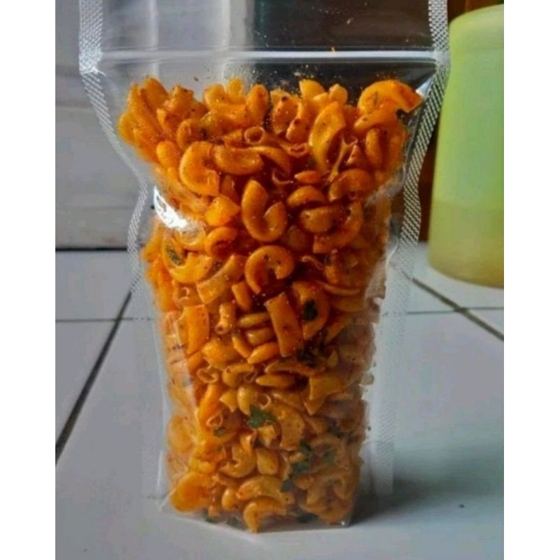 

(**Makaroni asin pedas daun jeruk**) di goreng dadakan.!!