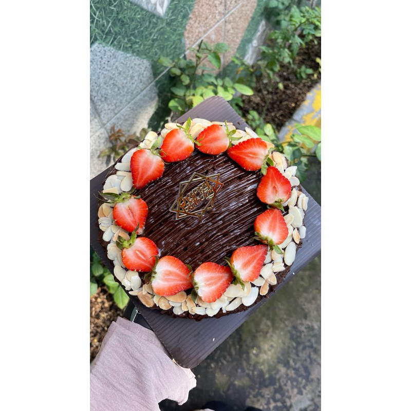 

brownies bulat strawbery almond (HANYA INSTAN)