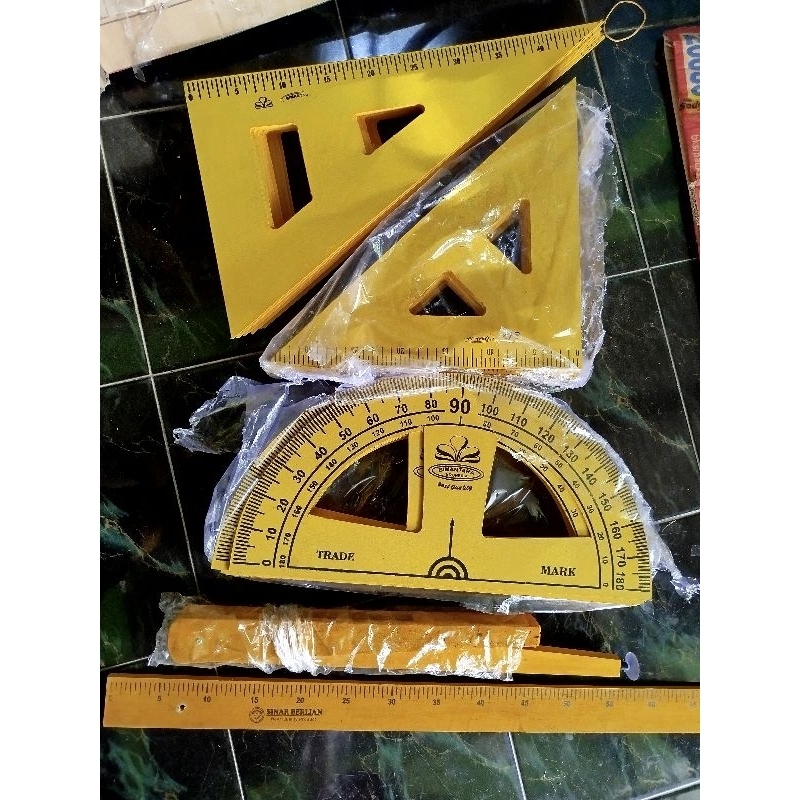 

SATU SET PENGGARIS KAYU ISI SEGITIGA BUSUR JANGKA MISTAR