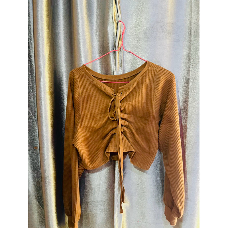 Atasan Crop Rajut Serut pita tengah