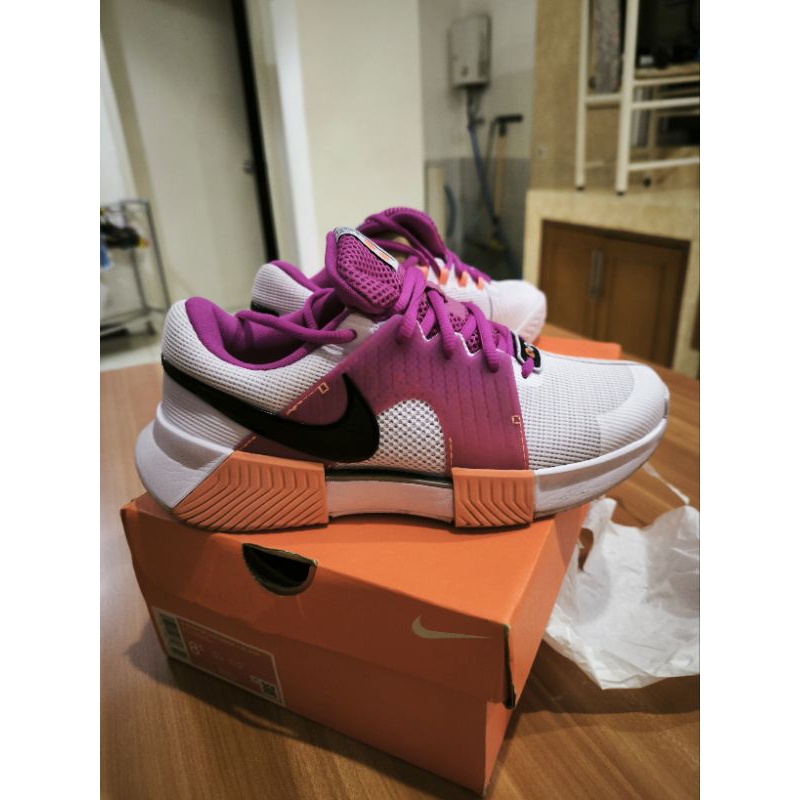 Preloved Sepatu Tenis Cewek NIKE W ZOOM GP CHALLENGE size 40 ORI