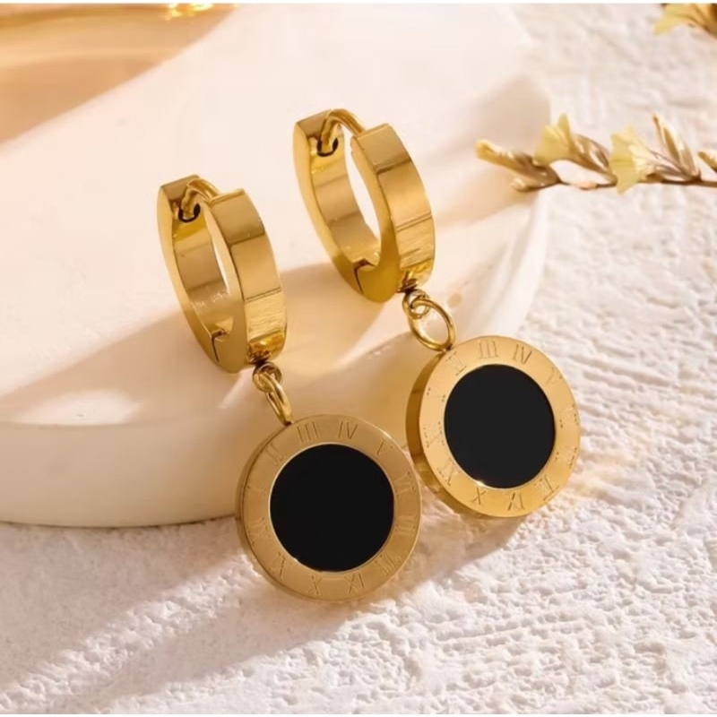 Anting jepit titanium wanita model bulat hitam romawi anti luntur
