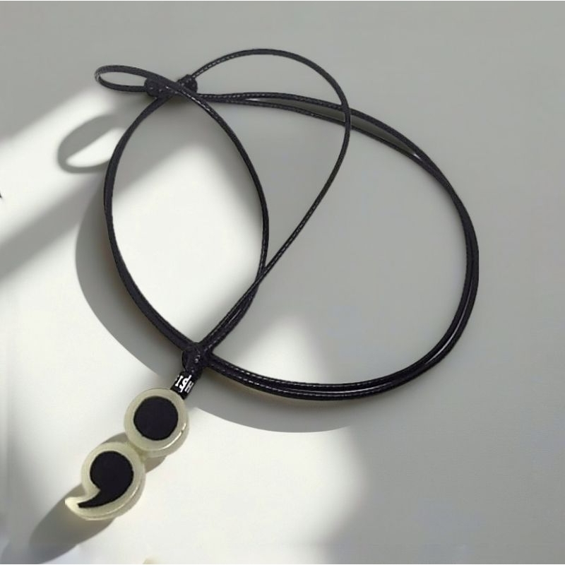 kalung resin semicolon meyala dalam gelap kalung semicolon viral kalung resin art
