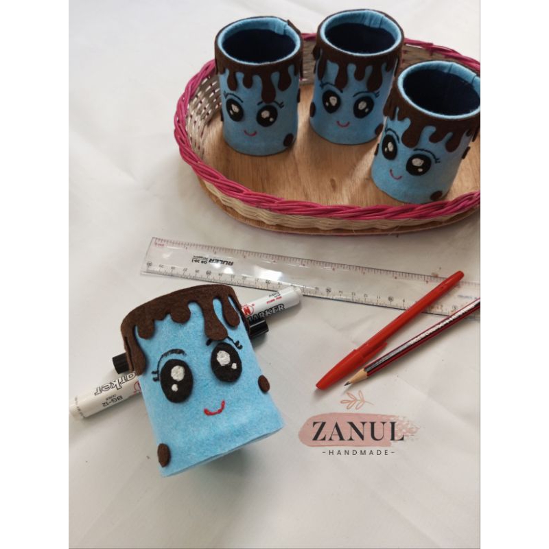 

TEMPAT PENSIL/HIASAN MEJA/KERAJINAN TANGAN