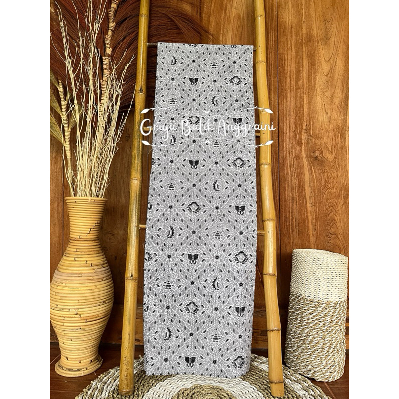 Kain Jarik Prada Lawasan Motif SIDOMUKTI PUTIH