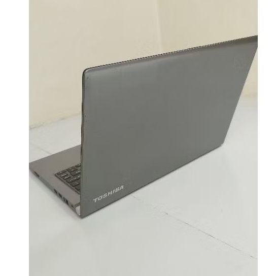 laptop toshiba dynabook R63 core i5 gen 8 RAM 8 GB SSD 256 nvme portege Z30E