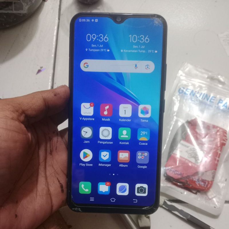 Vivo y12i retak, minus baca deskripsi 