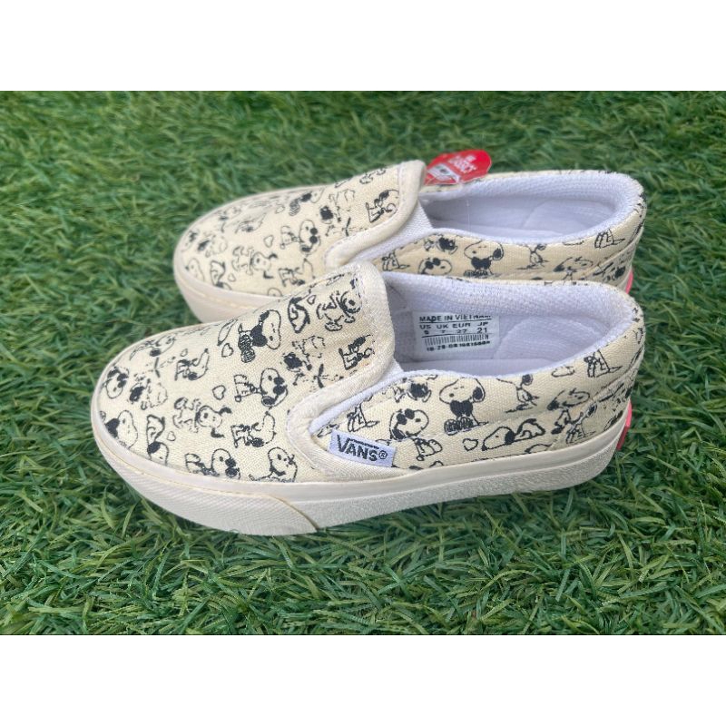 Sepatu Sneakers anak gambar Snoopy