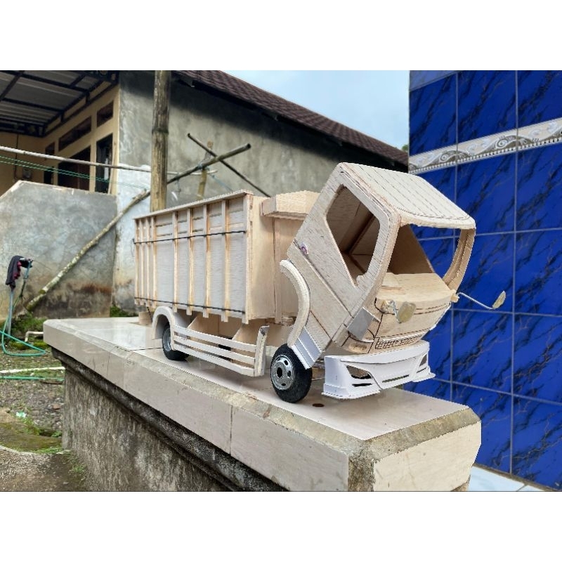 Miniatur Truk Oleng Canter Herex Balap Truk Cabe skala 12