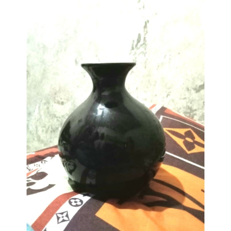 Guci kendi keramik vas hitam kuno