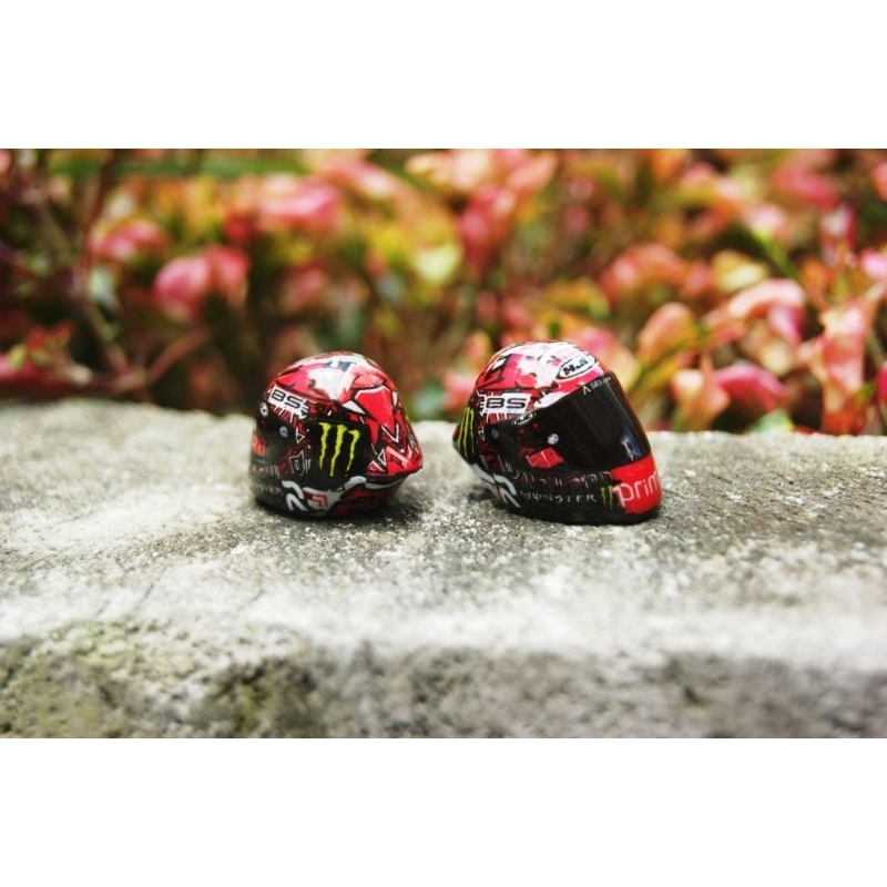 miniatur helm fabio quartararo 2025