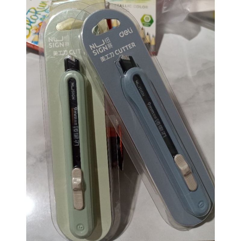 

Deli Nusign Cutter Mini ( Warna Random).
