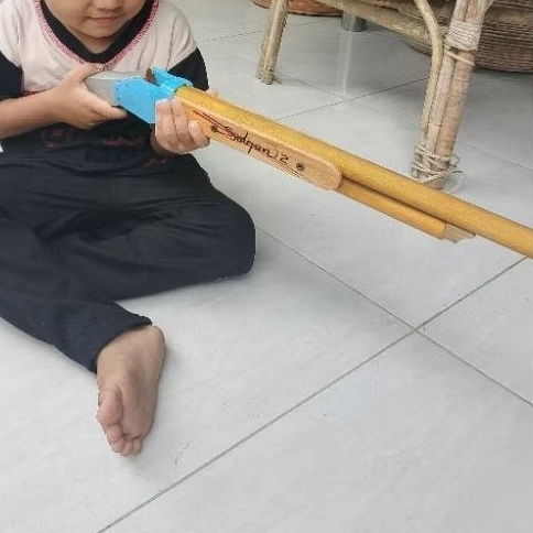Tembakan mainan kayu