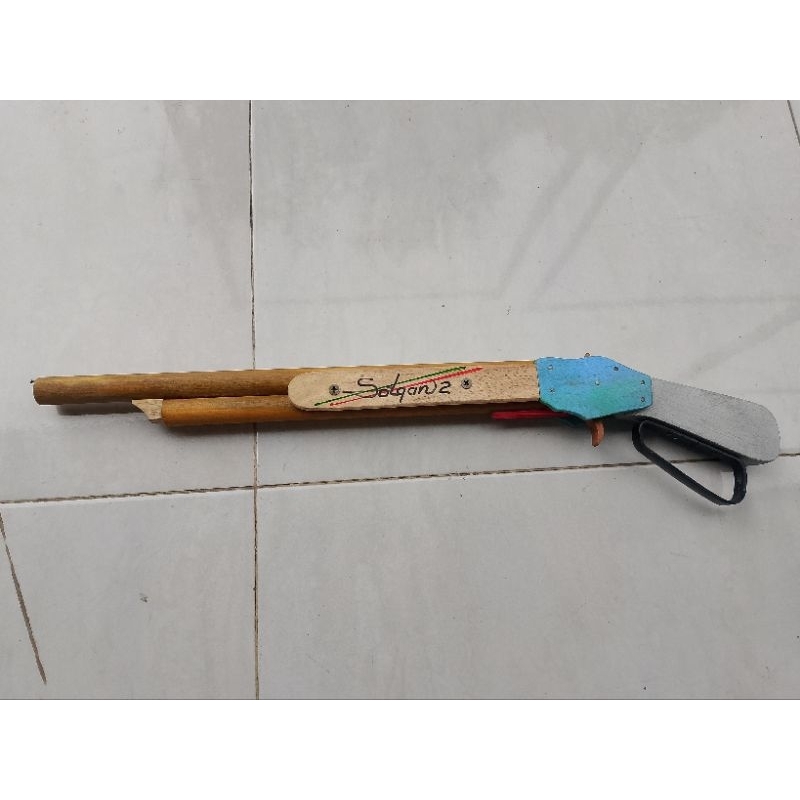 Tembakan kayu peluru karet