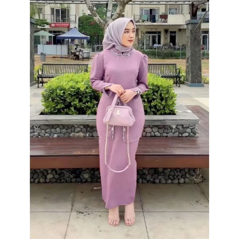 STELAN BAJU WANITA KURUNG MELAYU,MODEL BELAHAN DITENGAH DAN VARIASI PAYET PUTIH YANG CANTIK