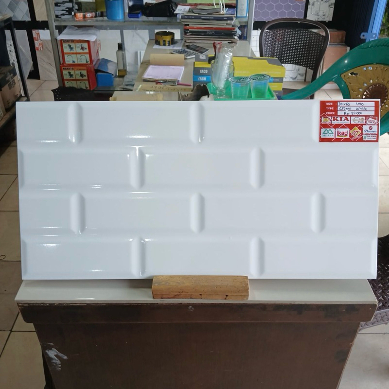Keramik dinding 30x60 Uno Crown white