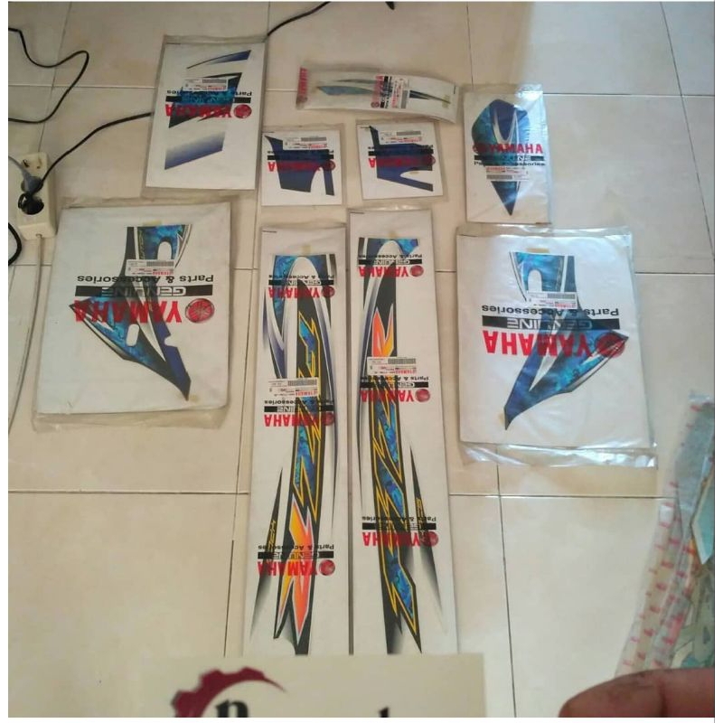 striping yamaha f1zr fizr original th 2005 (biru putih)