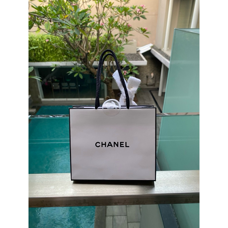 

[100% ORIGINAL] PAPERBAG CHANEL MAKE UP SIZE XS