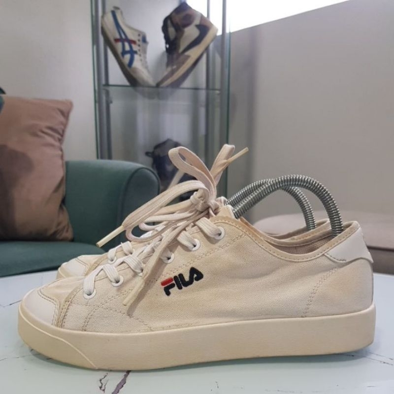 Sepatu second merk Fila Canvas