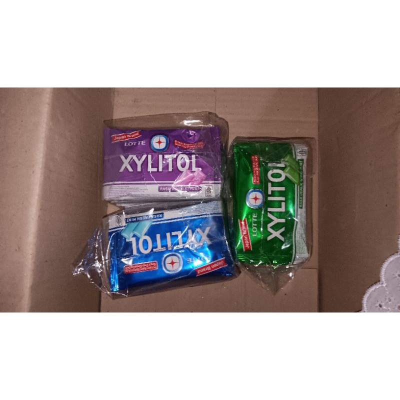 

Lotte Xylitol Renceng isi 10 x 8.7gr Permen Karet Bebas Gula Jeruk Nipis Mint Fresh Blueberry Mint