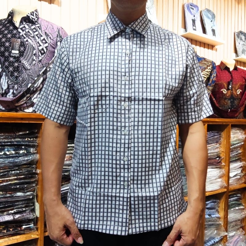 Kemeja batik regular pria lengan pendek kualitas katun Jepang